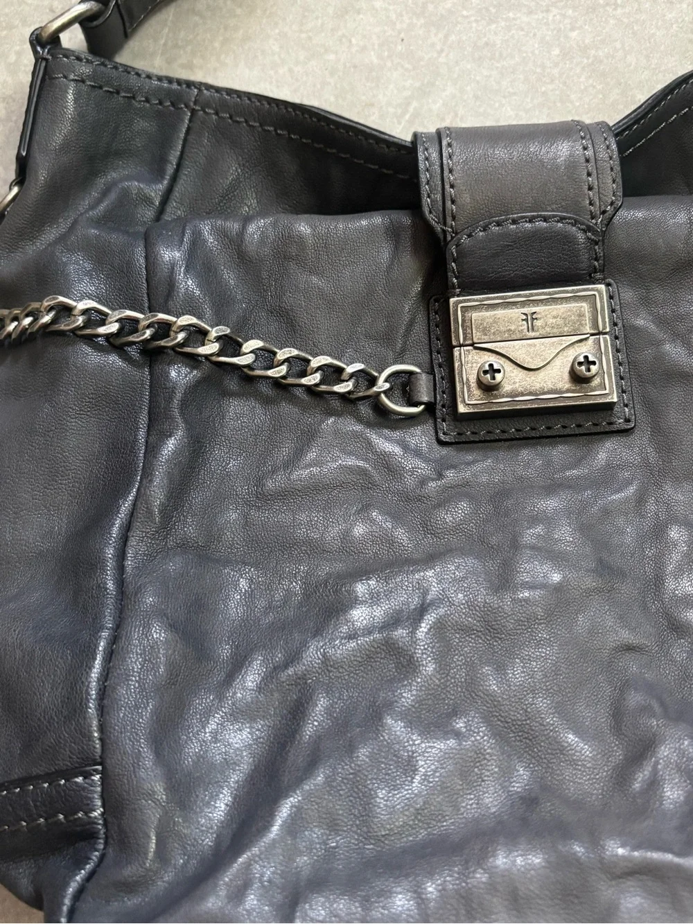 Frye Leather Ella Bucket Hobo Shoulder Bag Purse Pocketbook Carbon Grey Chain